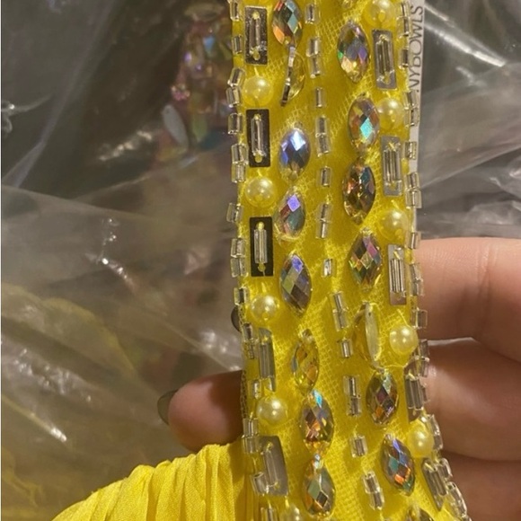 Flowy yellow Tony Bowls prom gown - Picture 7 of 16